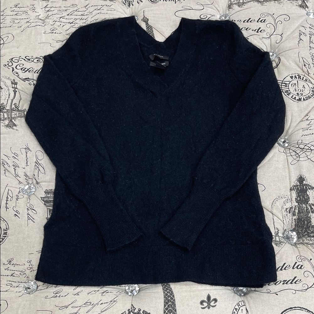 💥 Halogen Women's  100% Cashmere V-Neck Sweater - Picture 2 of 10